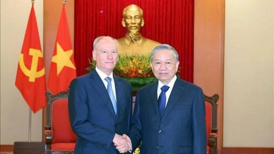 Vietnam and Russia commit to strengthening comprehensive cooperation